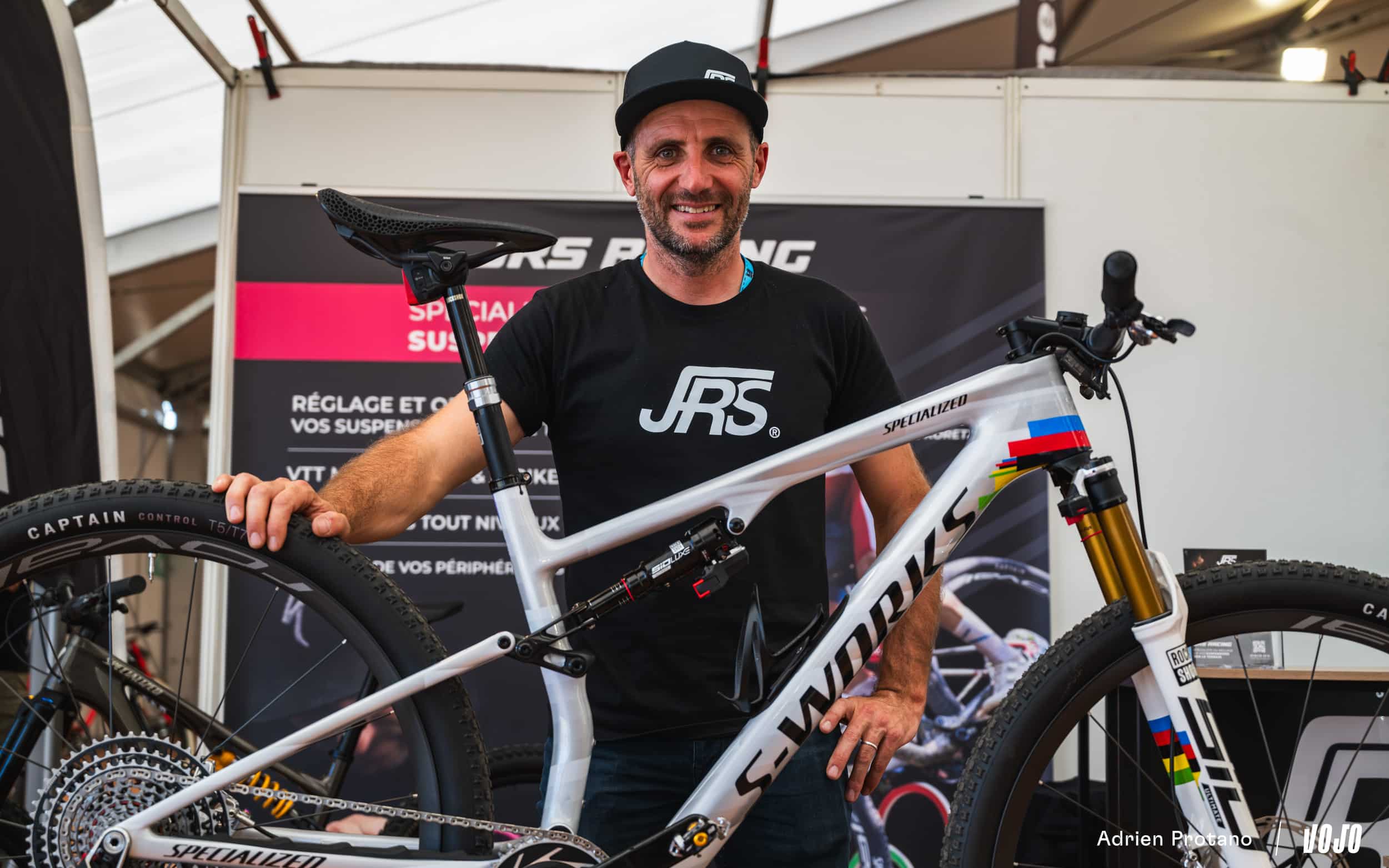 Read more about the article Roc d’Azur 2024 : VojoMag met en avant l’expertise de JRS Racing sur la préparation suspension VTT